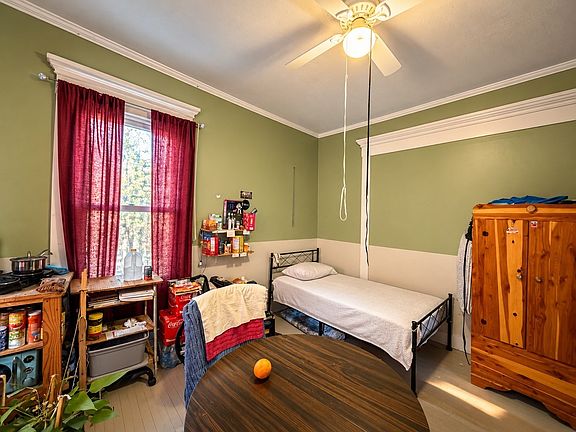 5th image of 39 Sycamore St