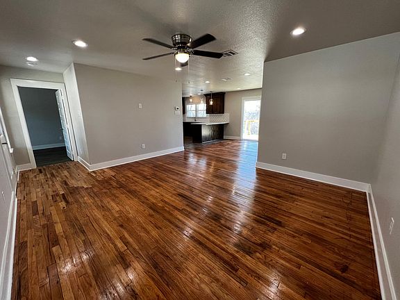 4th image of 738 Huddleston Dr