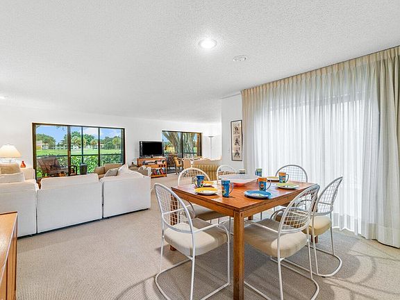 5th image of 4 E Stratford Drive #C