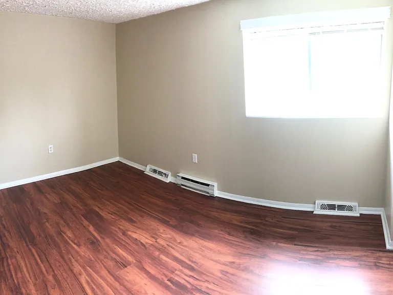 211 Columbine Ct — Photo 9