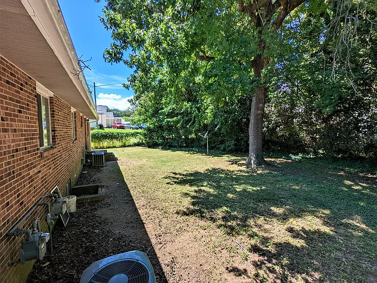 3906 Lexington Dr — Photo 9