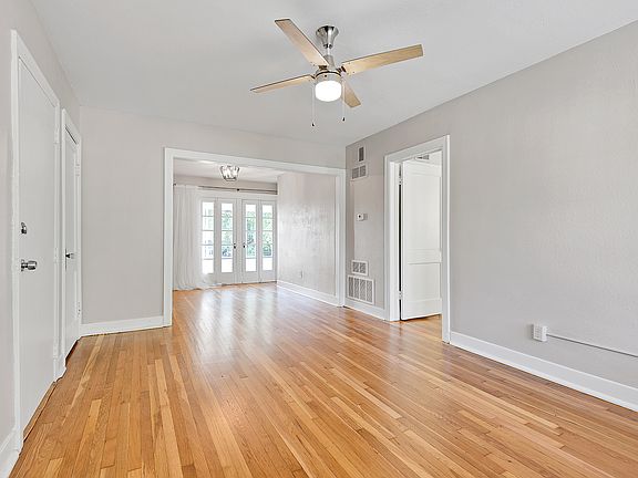 5th image of 2811 Campbell St APT 2S