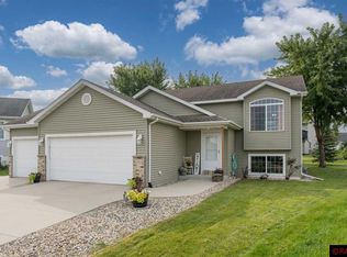 113 Olympic Ct, Mankato, MN 56001
