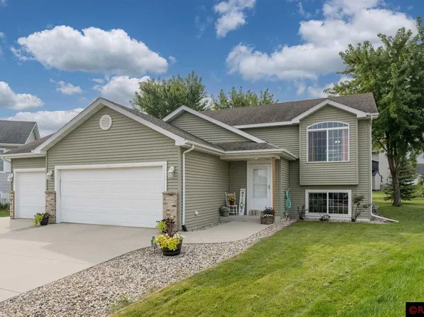 113 Olympic Ct, Mankato, MN 56001