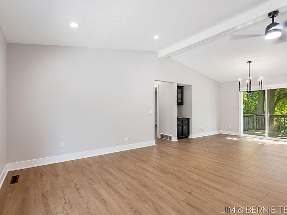 4th image of 839 Woodside Dr