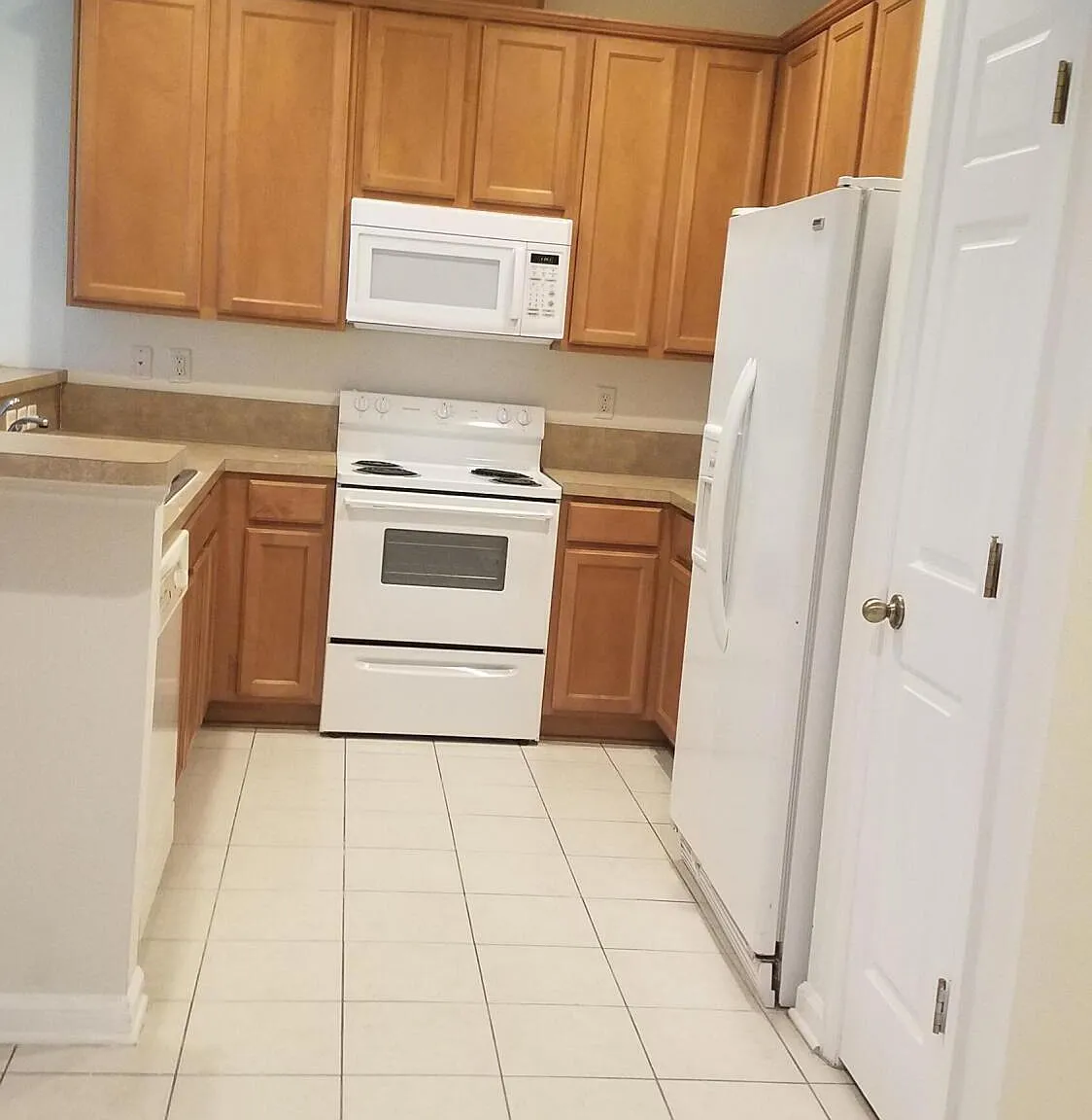 3 bed, 2.5 bath, 1440 sqft, $1,595 — Photo 2
