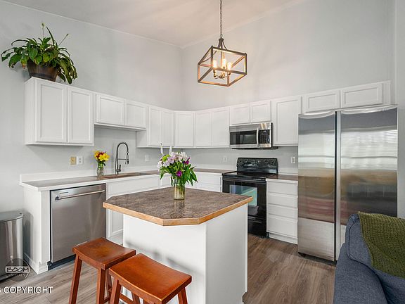 4th image of 7426 Meadow St #7H