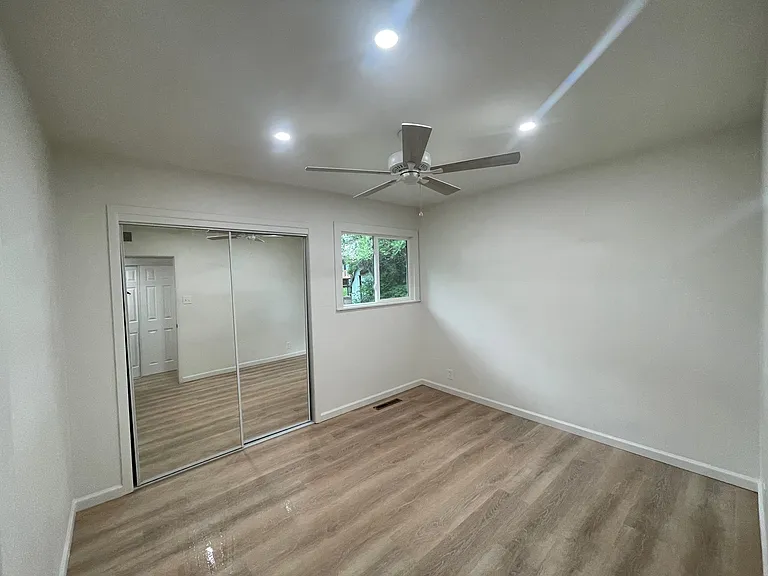 2405 Tamarac Dr — Photo 12