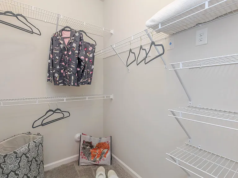 WALK-IN CLOSETS