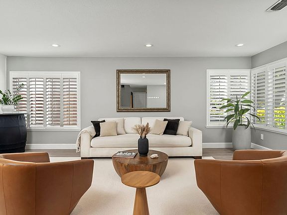3rd image of 5 Rambleoak Cir