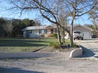 106 Whippoorwill Ln, Kerrville, TX 78028