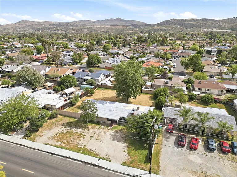 40861 Whittier Ave — Photo 34