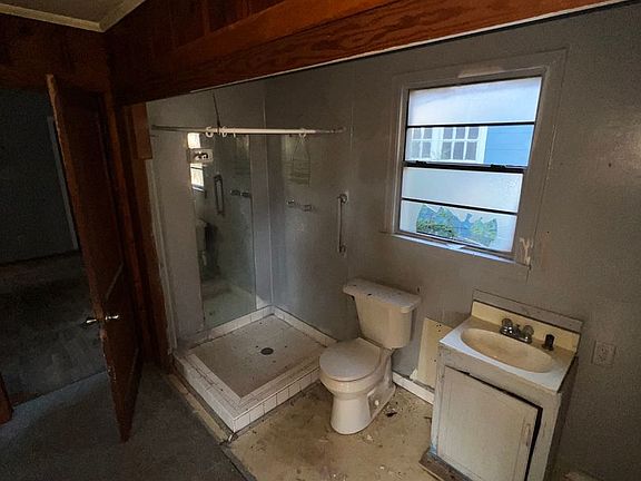 5th image of 902 Evangeline Pl