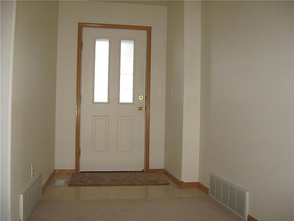 3rd image of 1826 Golden Blvd