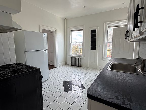 5th image of 75 Ludlow St Floor 2