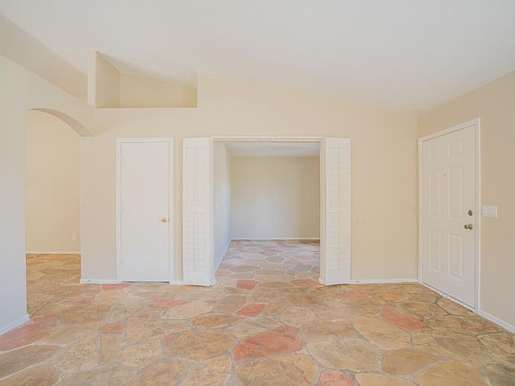 3rd image of 14719 W Mary Ct