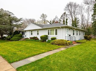 1 Hawthorne Rd, East Norwich, NY 11732