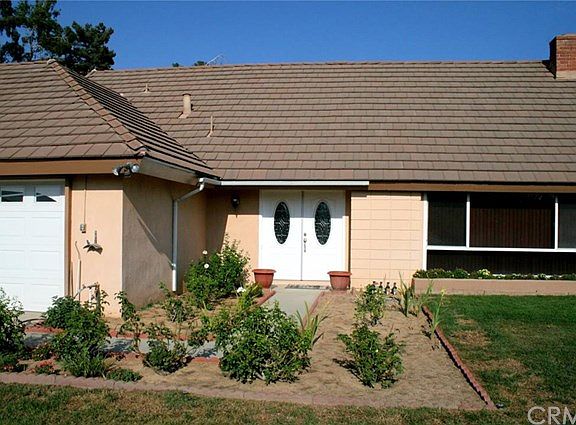 3rd image of 4895 Mariposa Dr