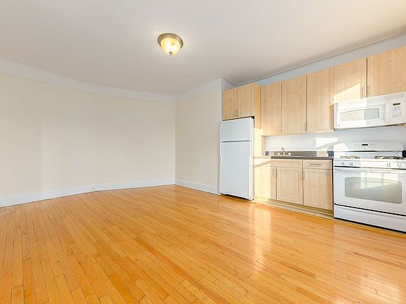 3rd image of 3925 65th St APT 3h
