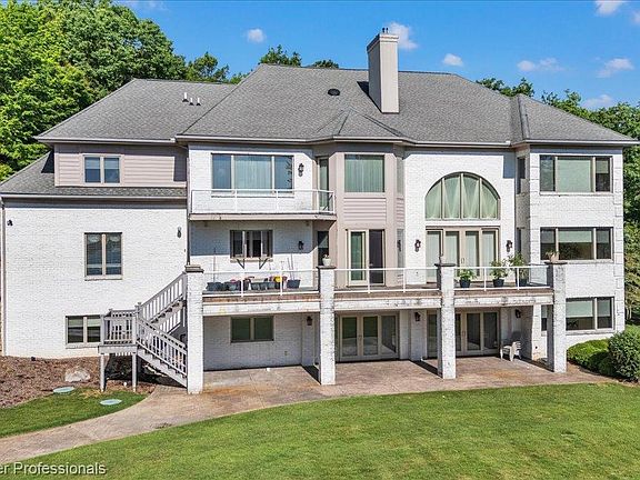 3rd image of 4359 Longview Dr