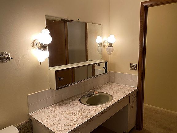 Upstairs full bath