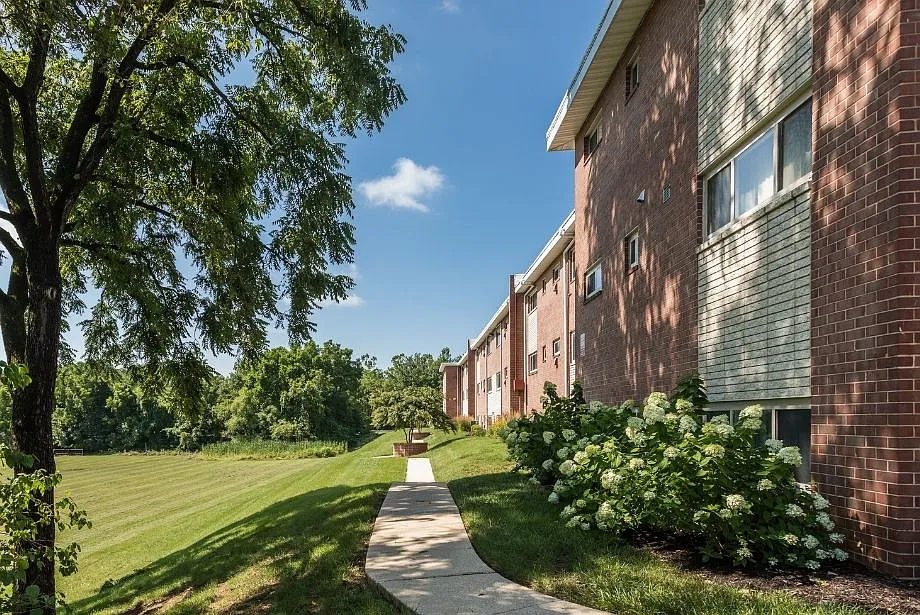 Barclay Square Apartments