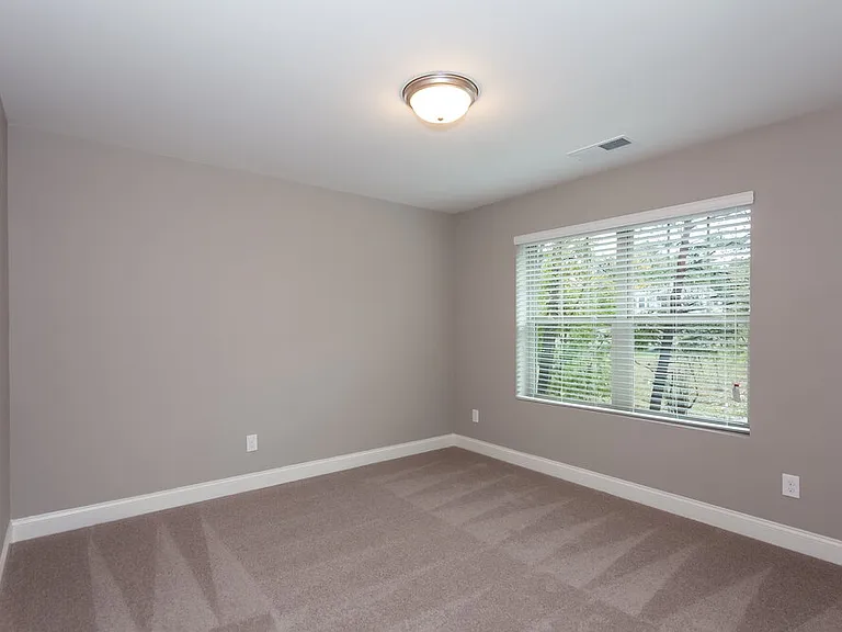 421 Breezewood Dr — Photo 5