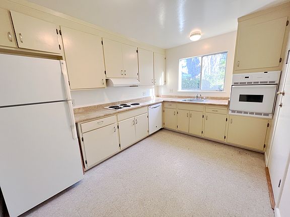 2nd image of 820 Fremont St APT 1