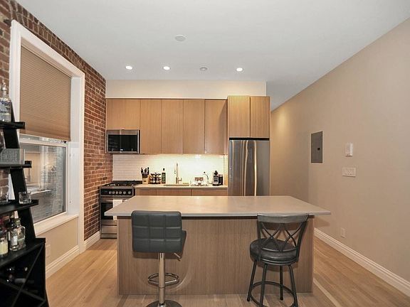 2nd image of 153 W 80th St APT 3C