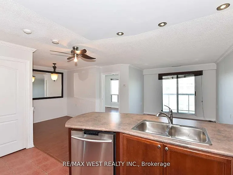 935 Sheppard Ave W #Penthouse 810 — Photo 10