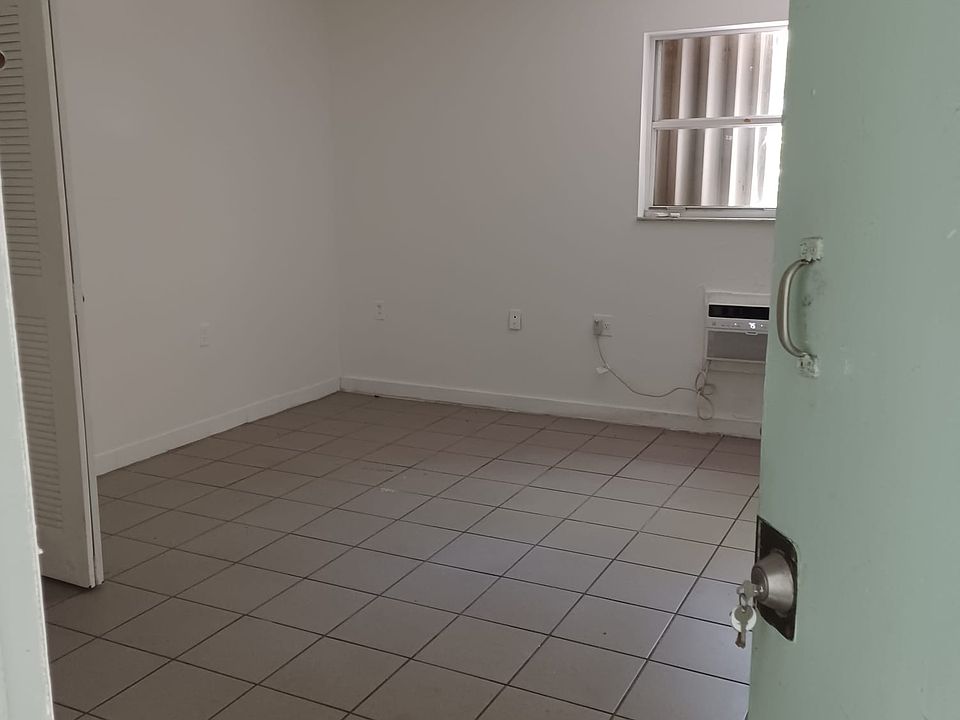 1st image of 250 NW South River Dr APT 202
