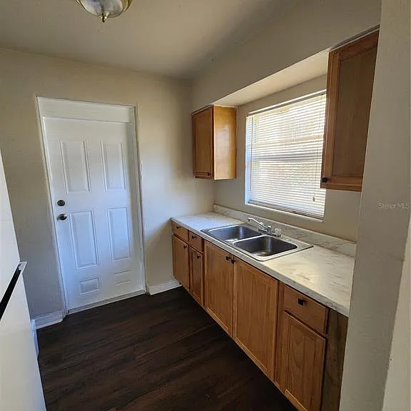2219 Highland St S #1 — Photo 3