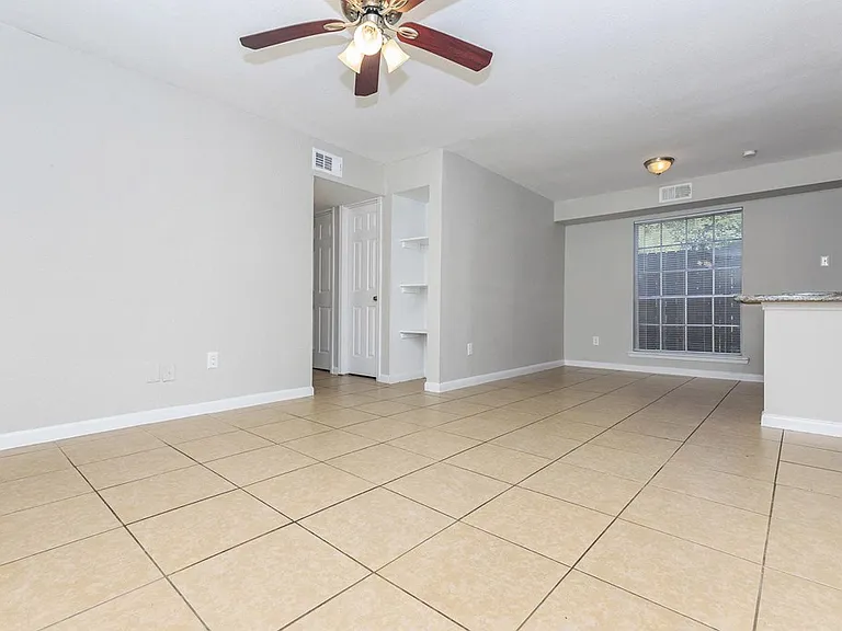 Residence at Garden Oaks — Photo 5