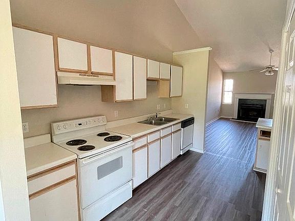 5th image of 1104 Park West Dr #A