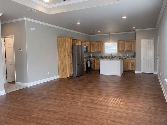 3rd image of 114 Kansas St