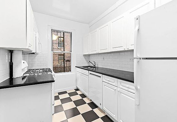 4th image of 115 E 89th St APT 1D