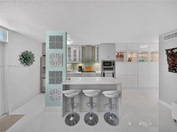 335 Collins Ave APT 203, Miami Beach, FL 33139