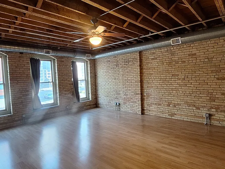 1025 Washington Ave S — Photo 3