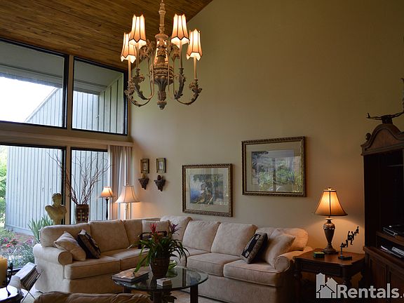 3rd image of 10017 Sawgrass Dr E