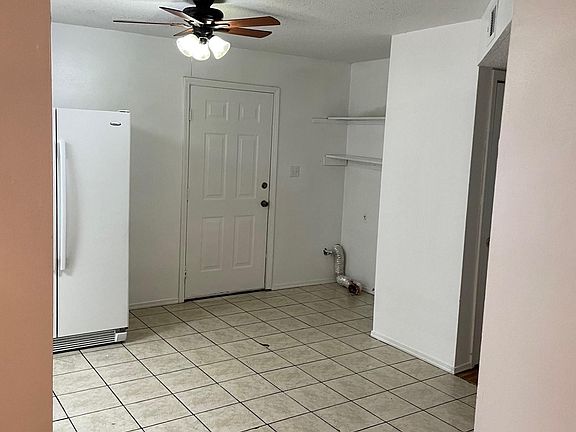 4th image of 206 E L St #208