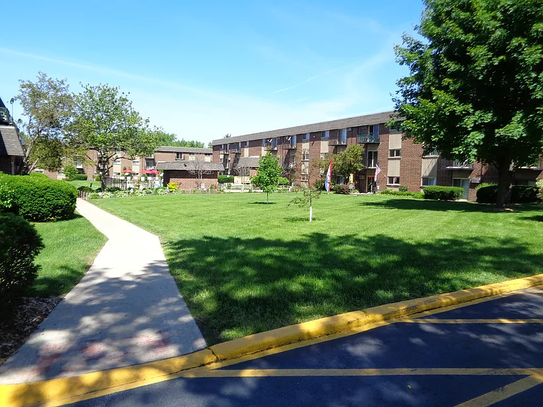 Fairway Green Apartments — Photo 3