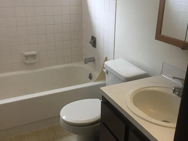 525 NE 104th St #5 — Photo 5