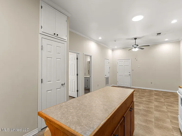 2 W Lakeview Dr #6 — Photo 11