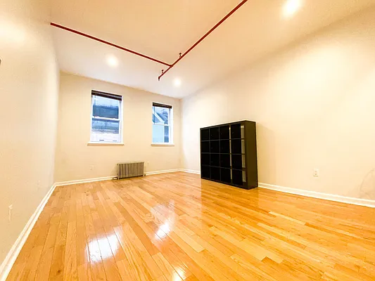 Rented by RealTegrity NY LLC | media 10