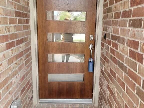 5th image of 8027 Colony Ct