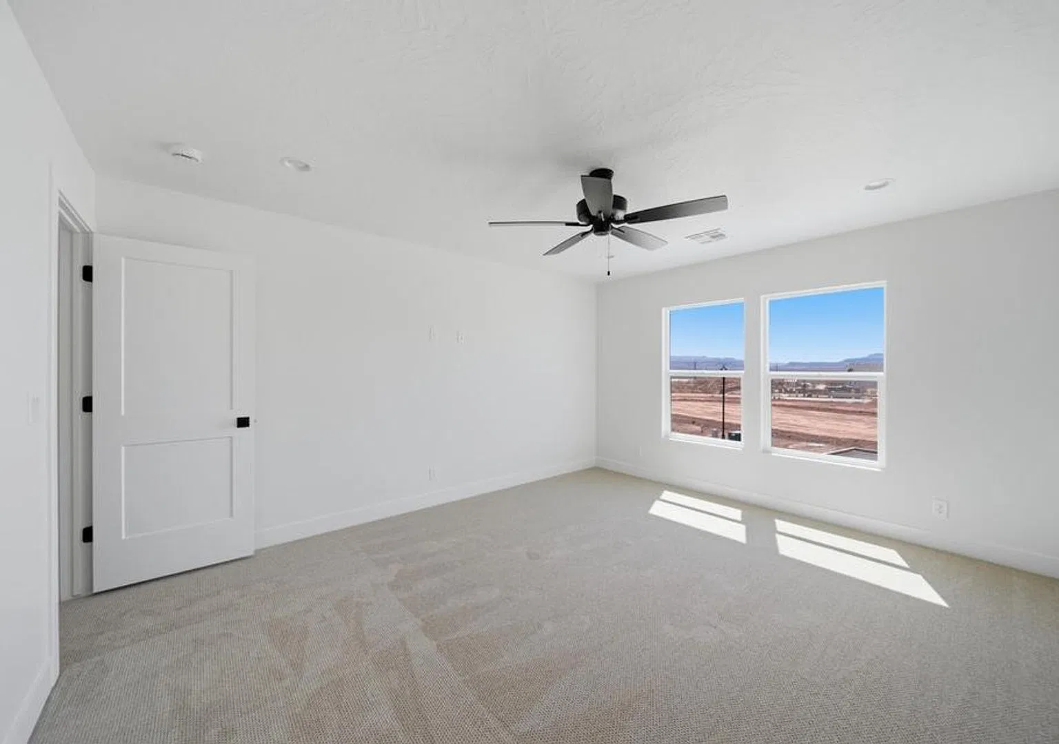 End Unit! New 3 Bedroom Townhome — Photo 3