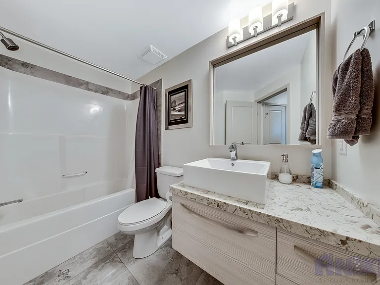 223 Evergreen Sq #212 — Photo 15