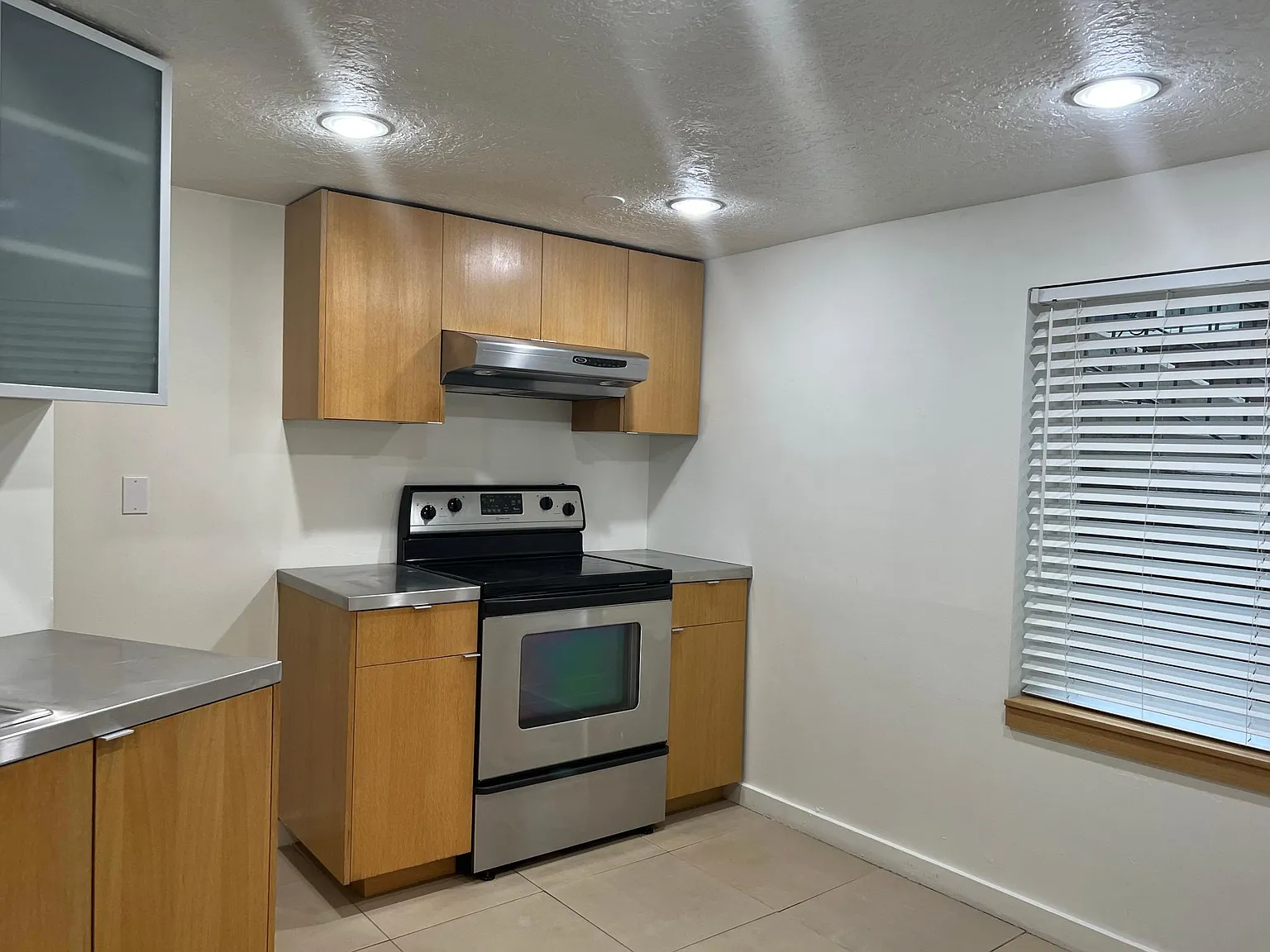 273 N State St — Photo 4