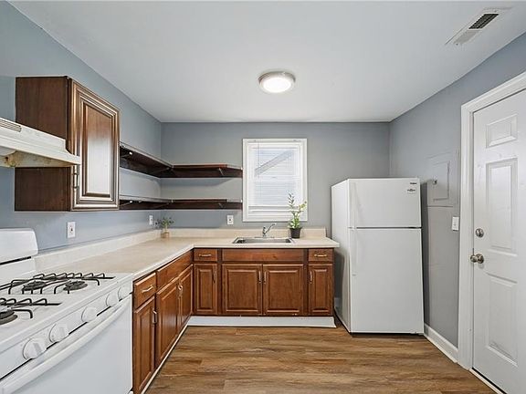 2nd image of 413 Colonial Ave