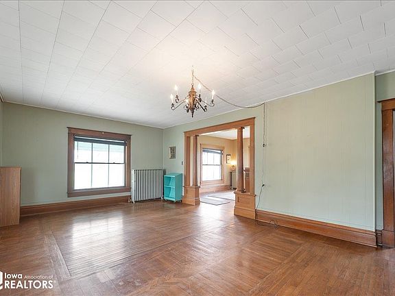 4th image of 613 Washington St